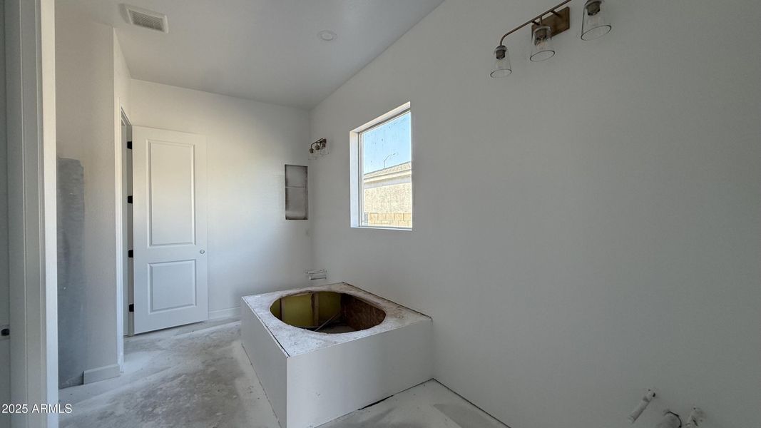 016 - Owner's Bathroom