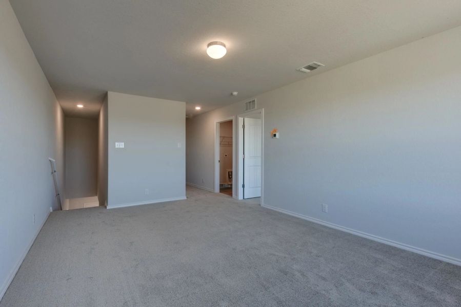 Representative unfurnished interior of a home built from the Dunlap by Ashton Woods in Meadows at Hennersby Hollow 40's, San Antonio (Image 19).