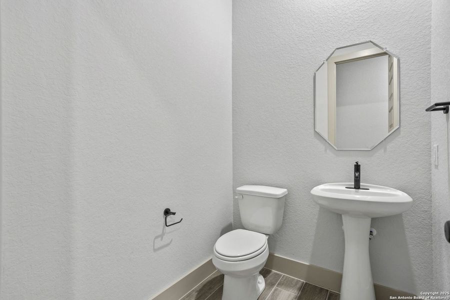 Furnished interior view inside a new home in Weltner Farms 60’s, New Braunfels (Image 15).