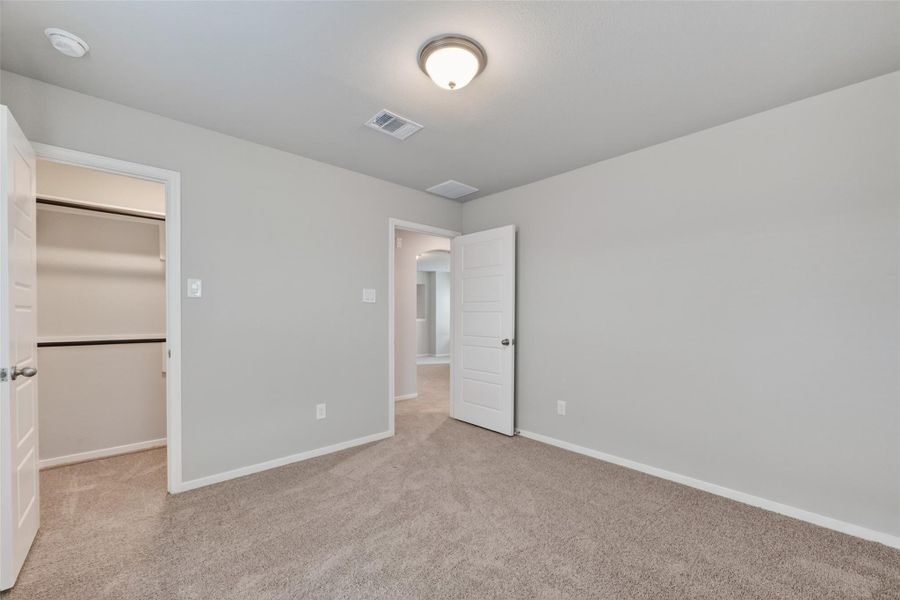 Spacious, unfurnished interior of a new home in Rollingbrook Estates, Baytown (Image 23).