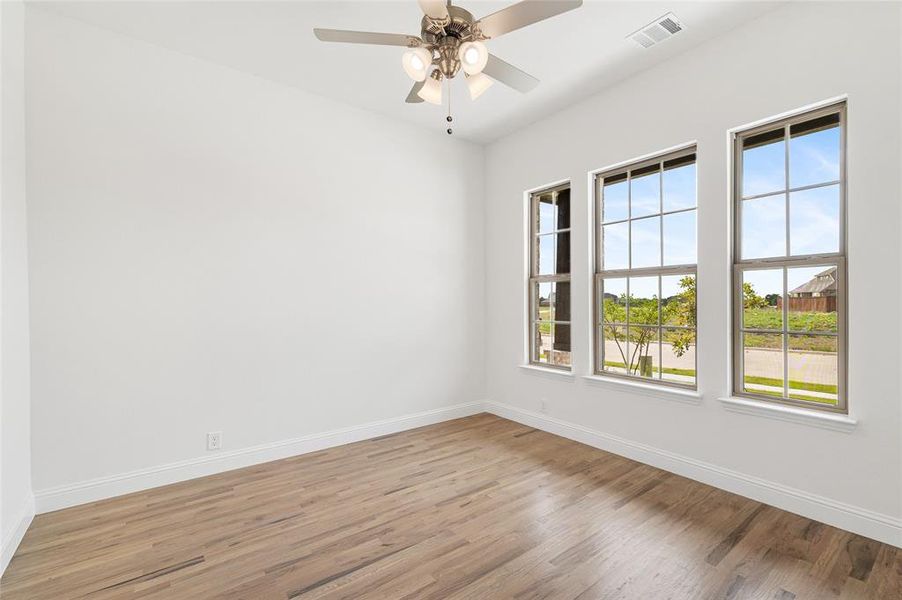 Spacious, unfurnished interior of a new home in Stone River Glen, Royse City (Image 16).