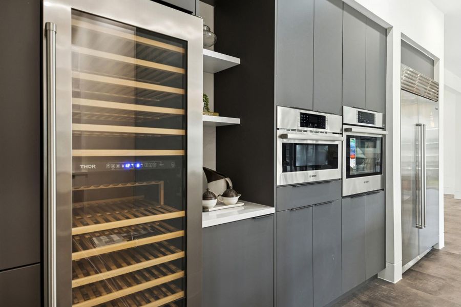 High end appliances throughut.