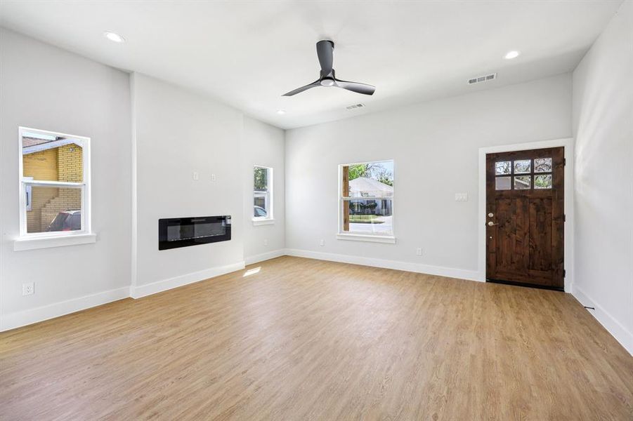 Spacious, unfurnished interior of a new home in , Dallas (Image 33).