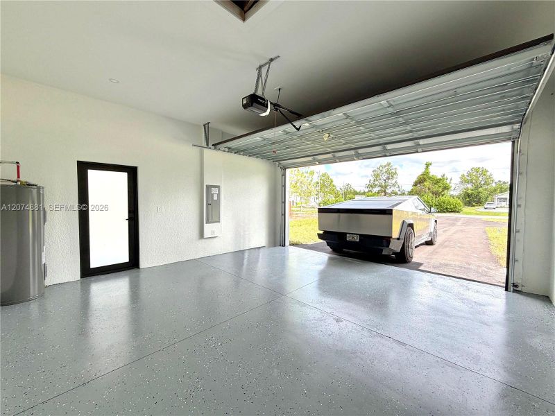 Spacious, unfurnished interior of a new home in , Naples (Image 27).