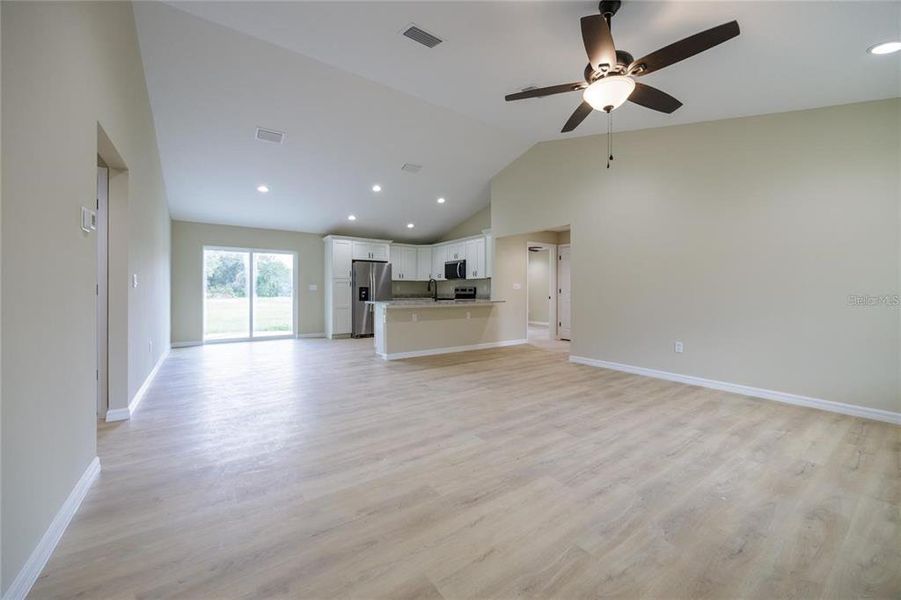 Spacious, unfurnished interior of a new home in , Williston (Image 21).
