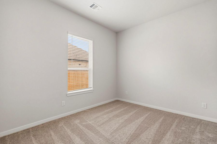 Spacious, unfurnished interior of a new home in Grand Oaks, Mont Belvieu (Image 6).