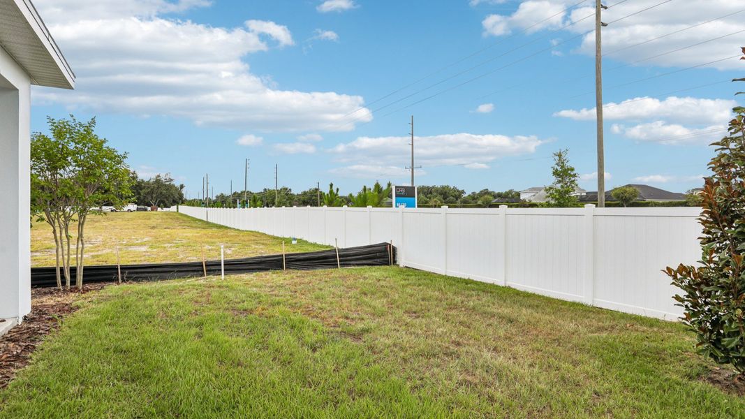 Exterior details and patio area of a home in Twin Oaks, Zephyrhills (Image 28).