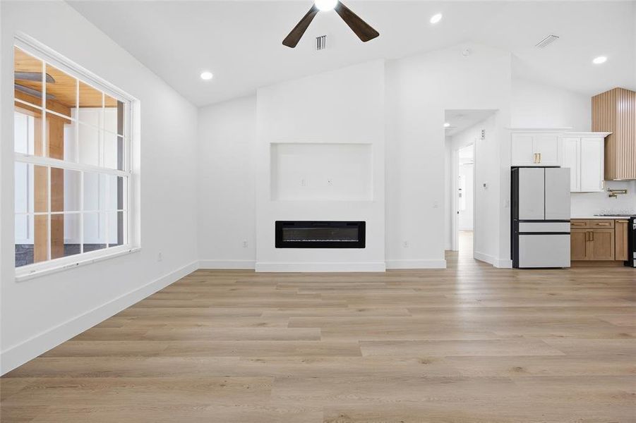 Spacious, unfurnished interior of a new home in , Dunnellon (Image 37).