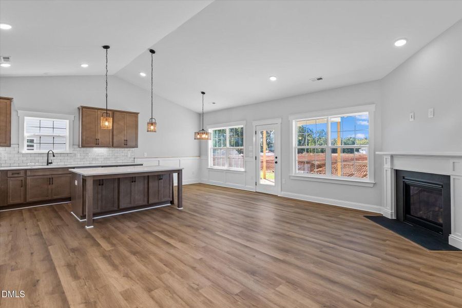 08-1111 Nantucket Drive Great Room 2