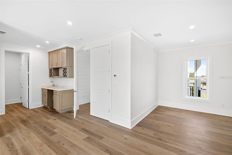 Spacious, unfurnished interior of a new home in , St. Petersburg (Image 21).