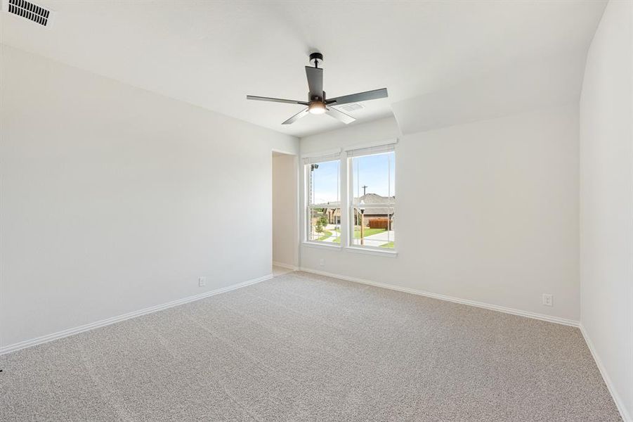 Spacious, unfurnished interior of a new home in Glenwood Meadows, Denton (Image 35).