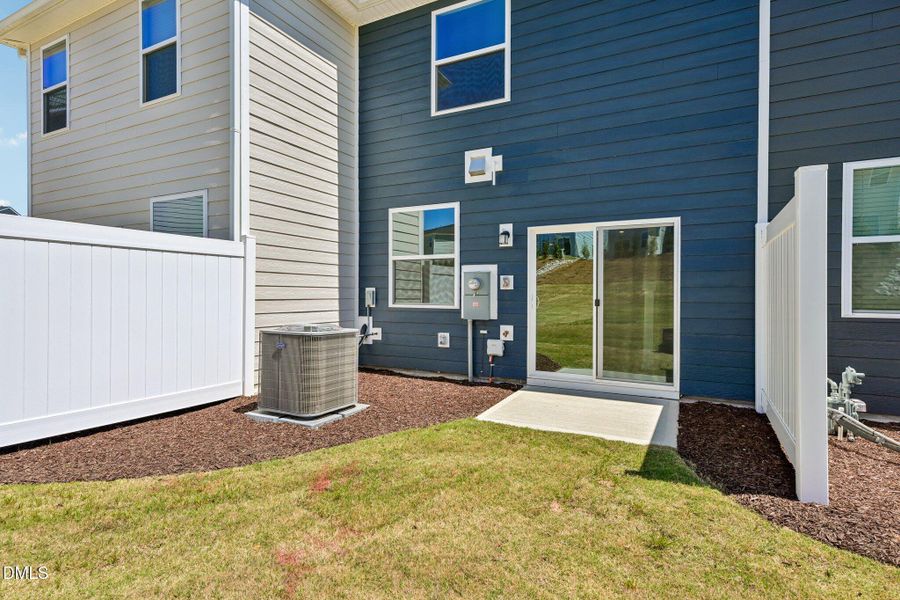 29-web-or-mls-Glen Lyon Drive-S2204-029
