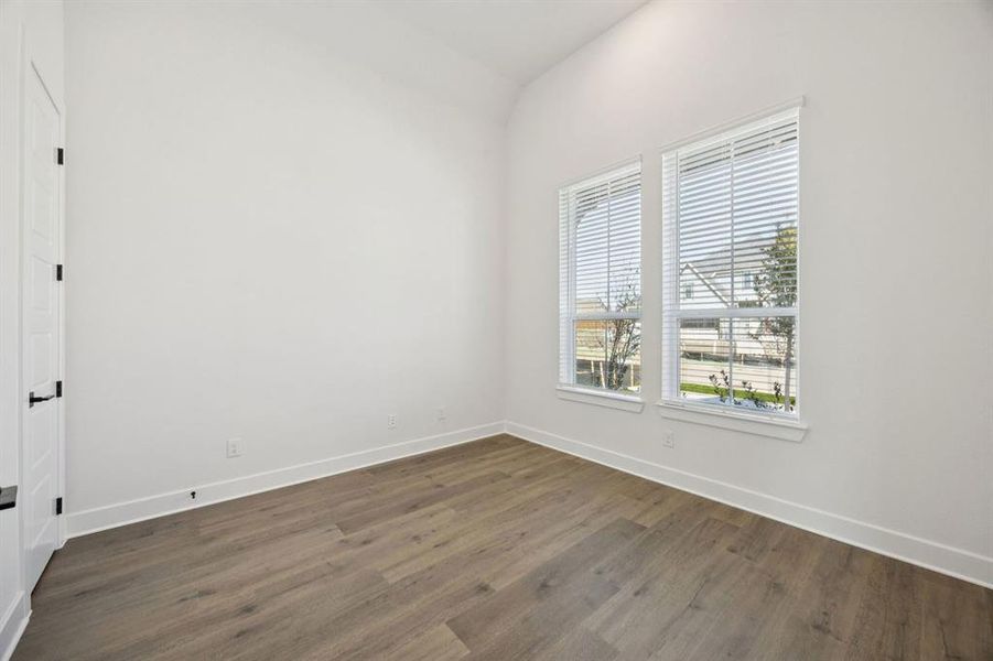 15-237Bee_015 15-237Bee_015