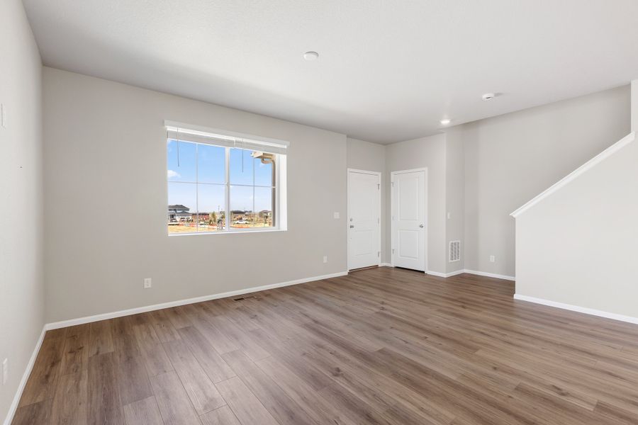 Spacious, unfurnished interior of a new home in Windler, Aurora (Image 10).