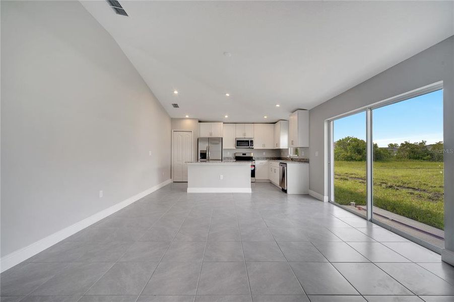 Spacious, unfurnished interior of a new home in , Kissimmee (Image 32).