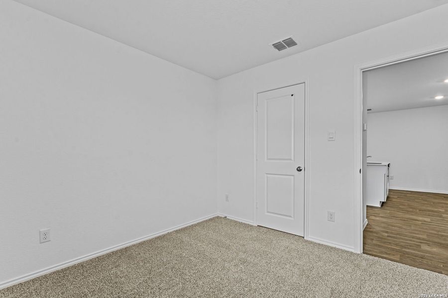 Spacious, unfurnished interior of a new home in Applewood, San Antonio (Image 18).