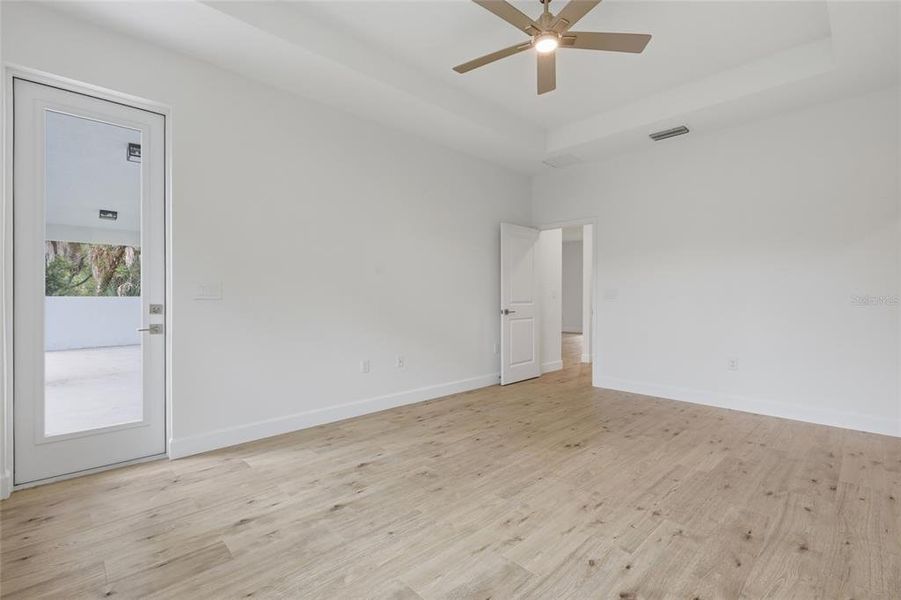 Spacious, unfurnished interior of a new home in , Port Charlotte (Image 20).