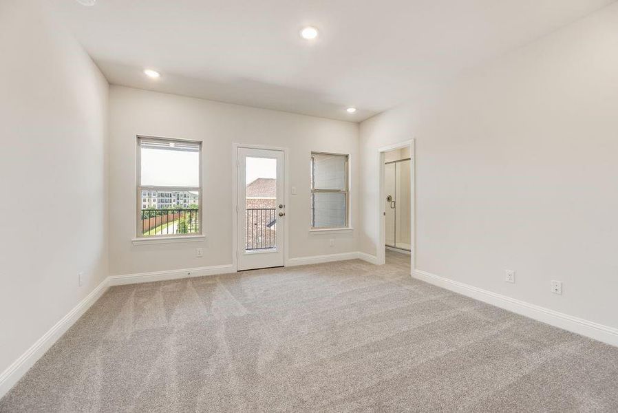 Spacious, unfurnished interior of a new home in Bayside, Rowlett (Image 25).