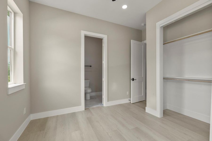 Spacious, unfurnished interior of a new home in , Tomball (Image 30). Spacious, unfurnished interior of a new home in , Tomball (Image 30).