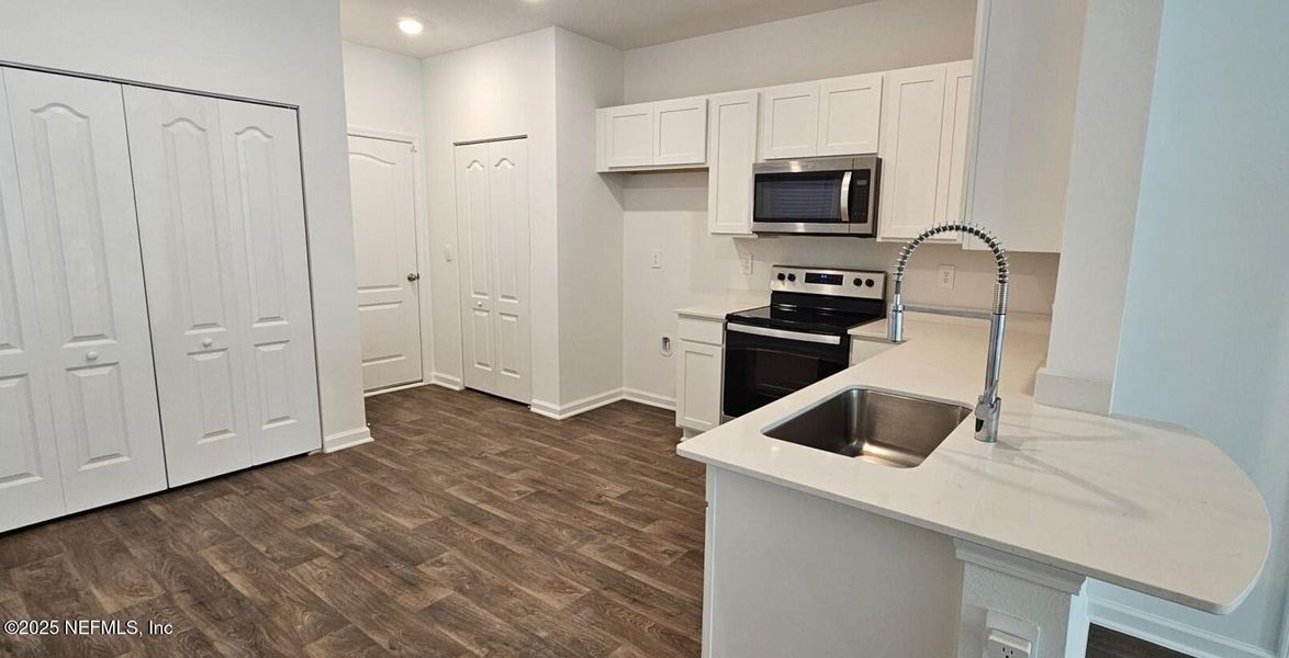 Furnished interior view inside a new home in Corsair, Middleburg (Image 6).