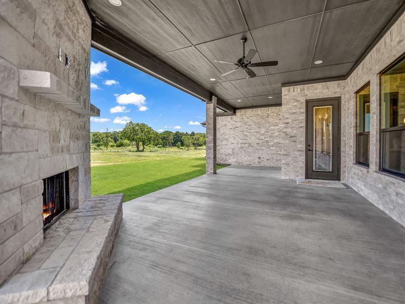 Exterior details and patio area of a home in , Decatur (Image 3).