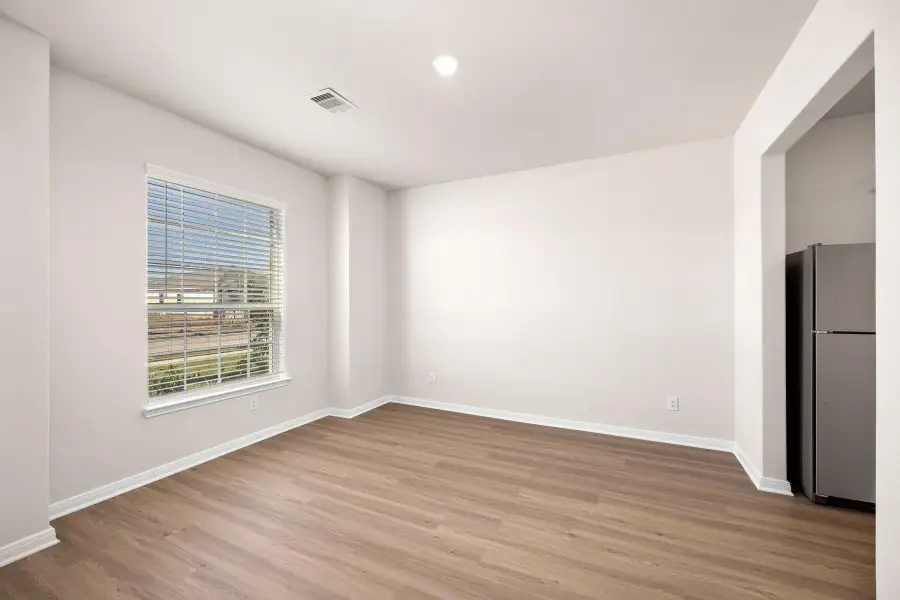 Spacious, unfurnished interior of a new home in Lago Mar, Texas City (Image 9). Spacious, unfurnished interior of a new home in Lago Mar, Texas City (Image 9).