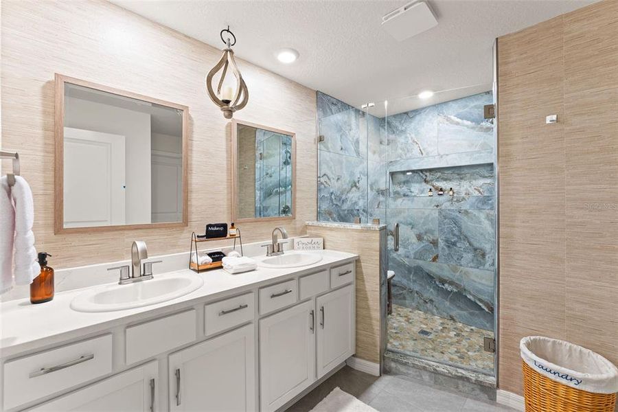 Furnished interior view inside a new home in , Spring Hill (Image 70).