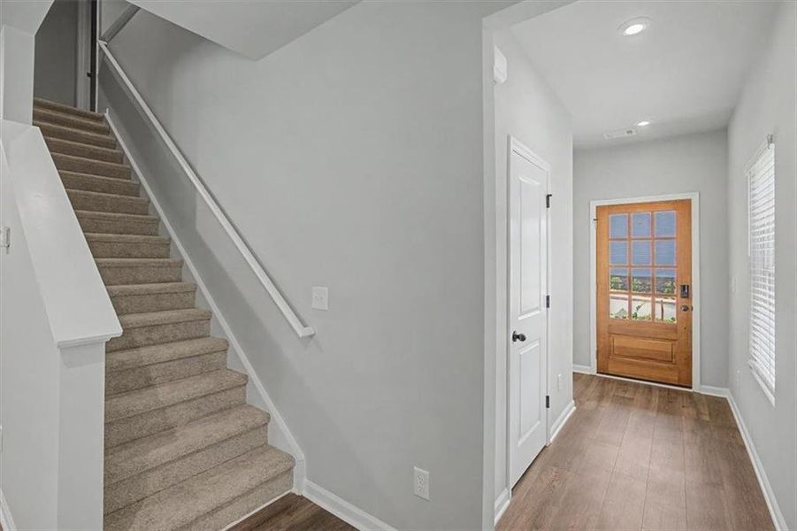 Spacious, unfurnished interior of a new home in Sawmill Creek, Austell (Image 36).