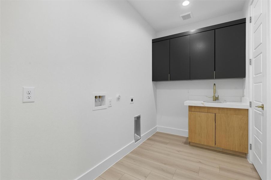 utility room with kitchen and closet