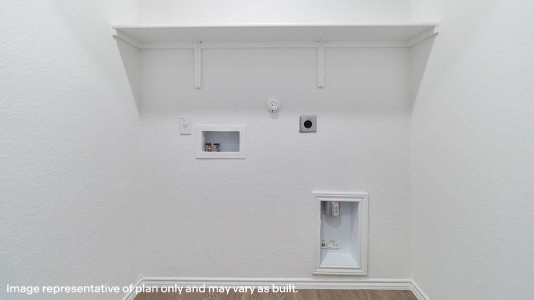 Spacious, unfurnished interior of a new home in Blue Ridge Ranch, San Antonio (Image 21).