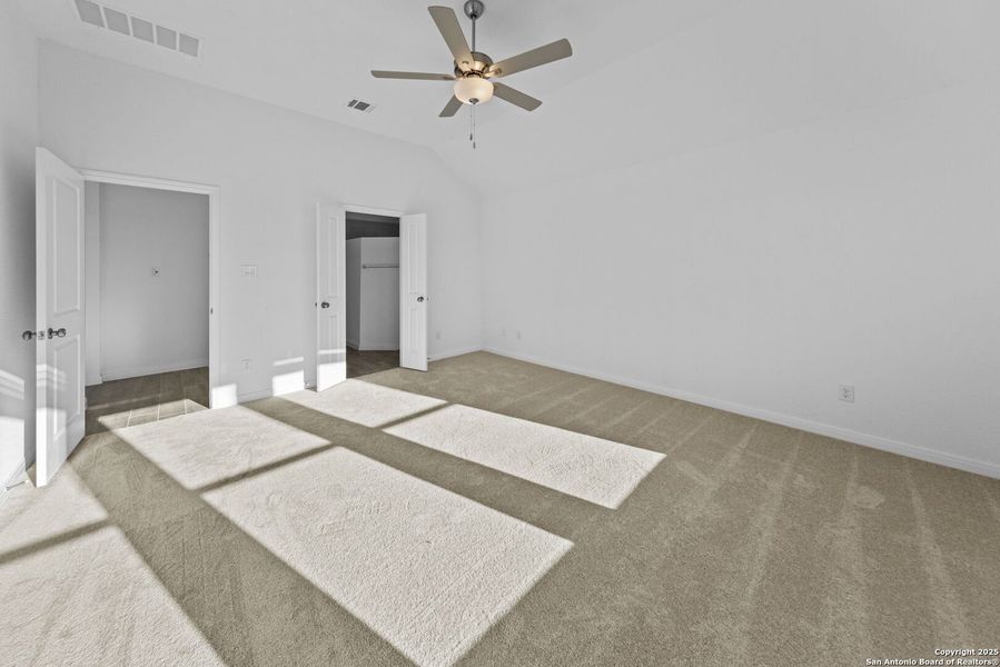 Spacious, unfurnished interior of a new home in Gatehouse: Brookstone II Collection, New Braunfels (Image 17). Spacious, unfurnished interior of a new home in Gatehouse: Brookstone II Collection, New Braunfels (Image 17).