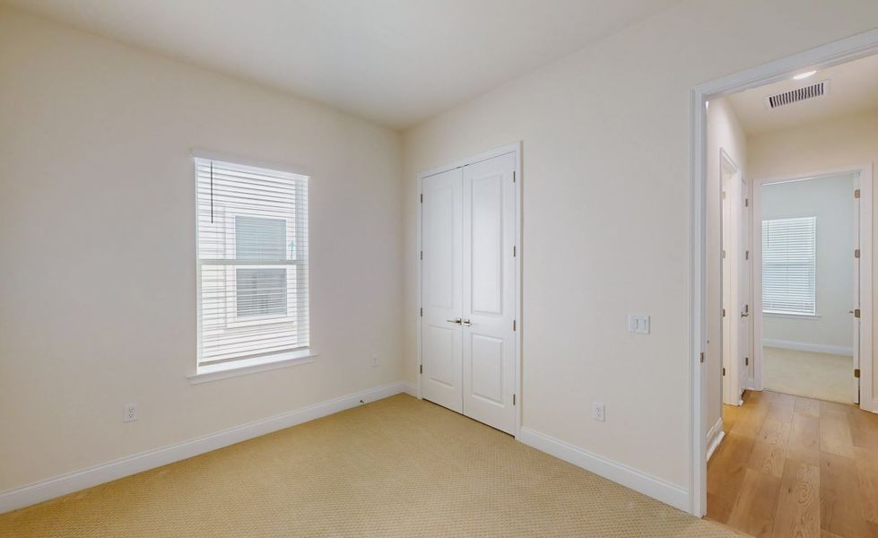 Spacious, unfurnished interior of a new home in Oakmont, Gainesville (Image 27).