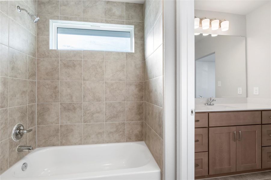 Upstaris Bathroom 2 (Jack and Jill) Upstaris Bathroom 2 (Jack and Jill)