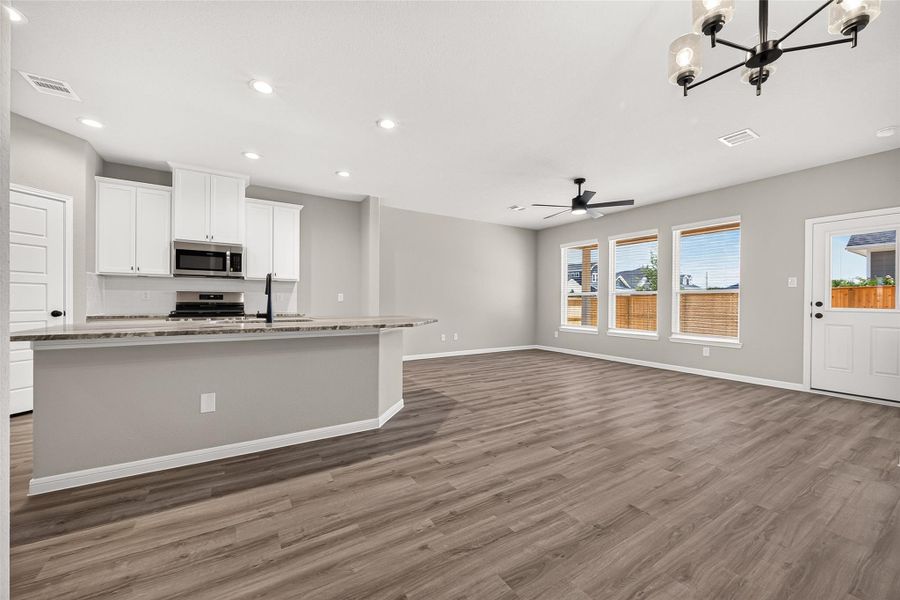 Spacious, unfurnished interior of a new home in , Angleton (Image 44).