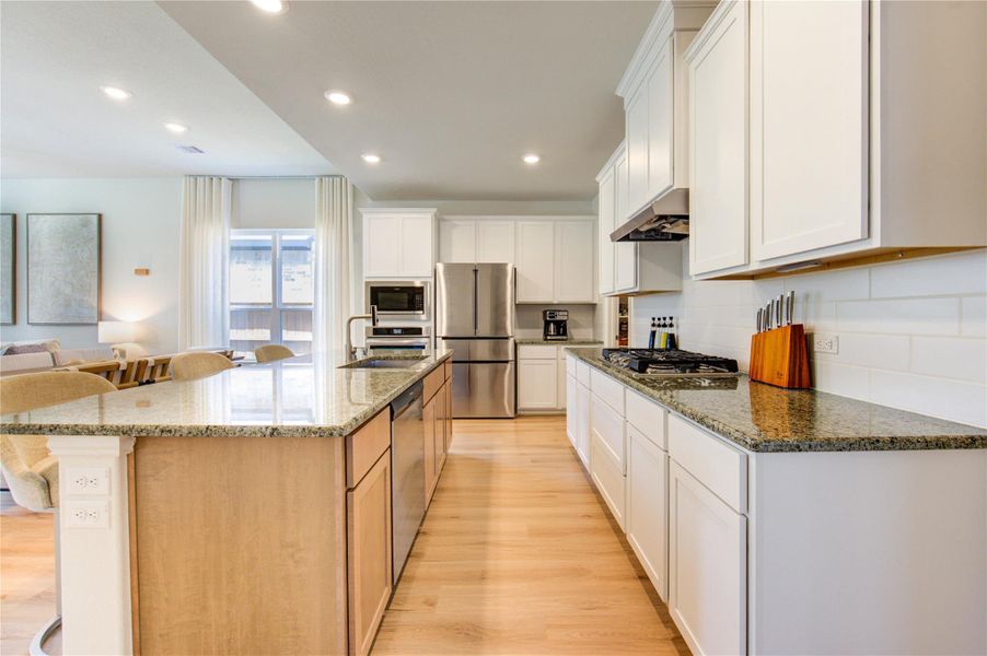 A kitchen made specifically for those who enjoy preparing succulent meals for family and friends.