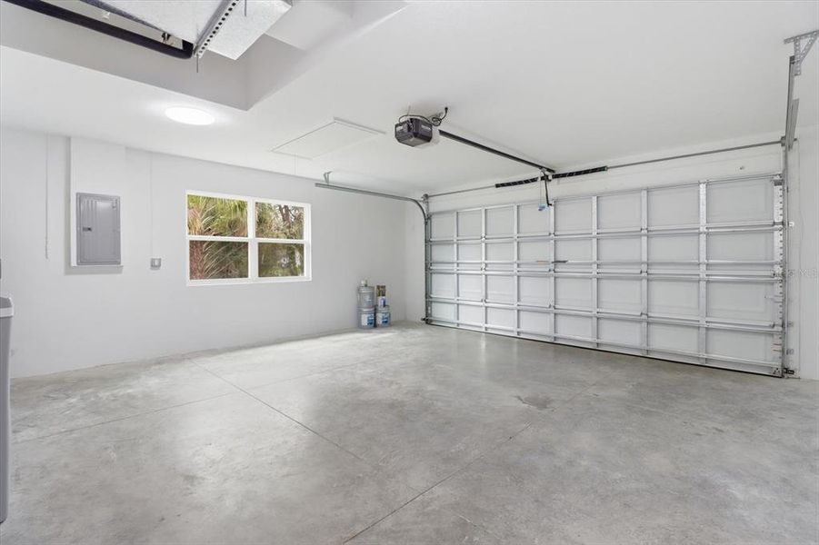 Spacious, unfurnished interior of a new home in , Crystal River (Image 18).