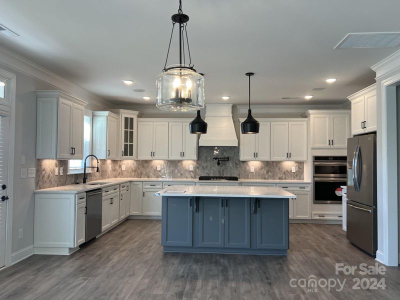 Beautiful Designer Kitchen with Two-Tone Cabinets