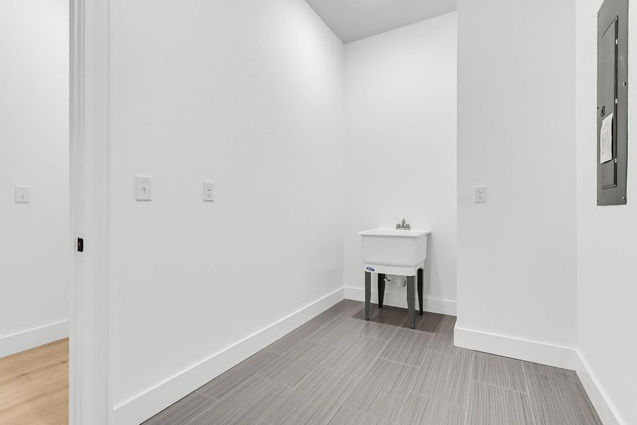 Spacious, unfurnished interior of a new home in , Summerville (Image 52).