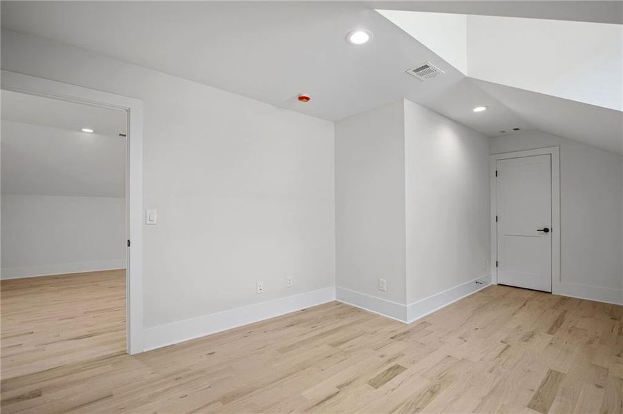 Spacious, unfurnished interior of a new home in , Alpharetta (Image 18).