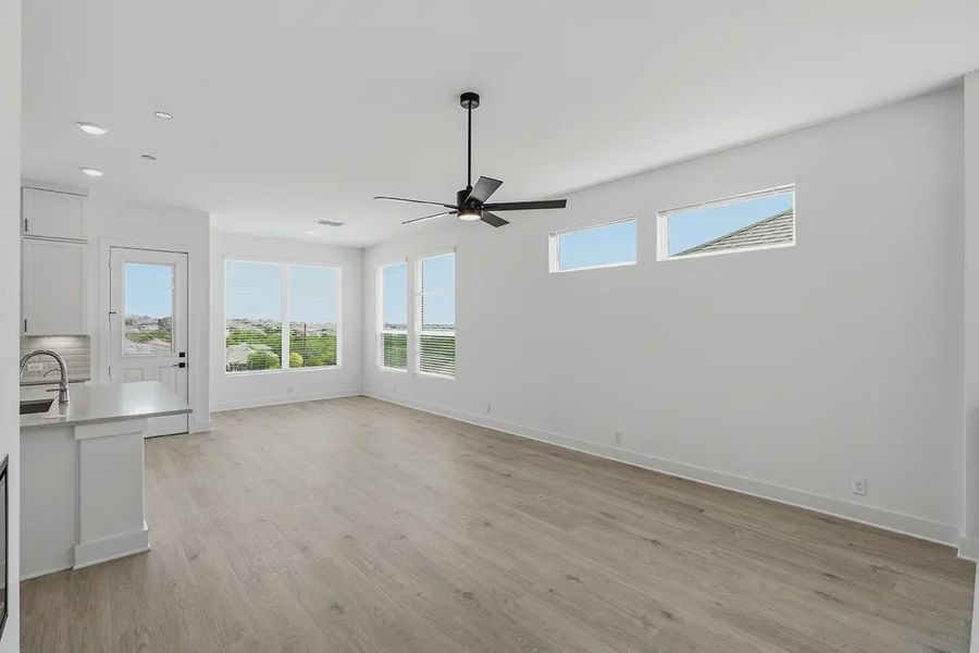 Spacious, unfurnished interior of a new home in Prominence Urban, San Antonio (Image 18).