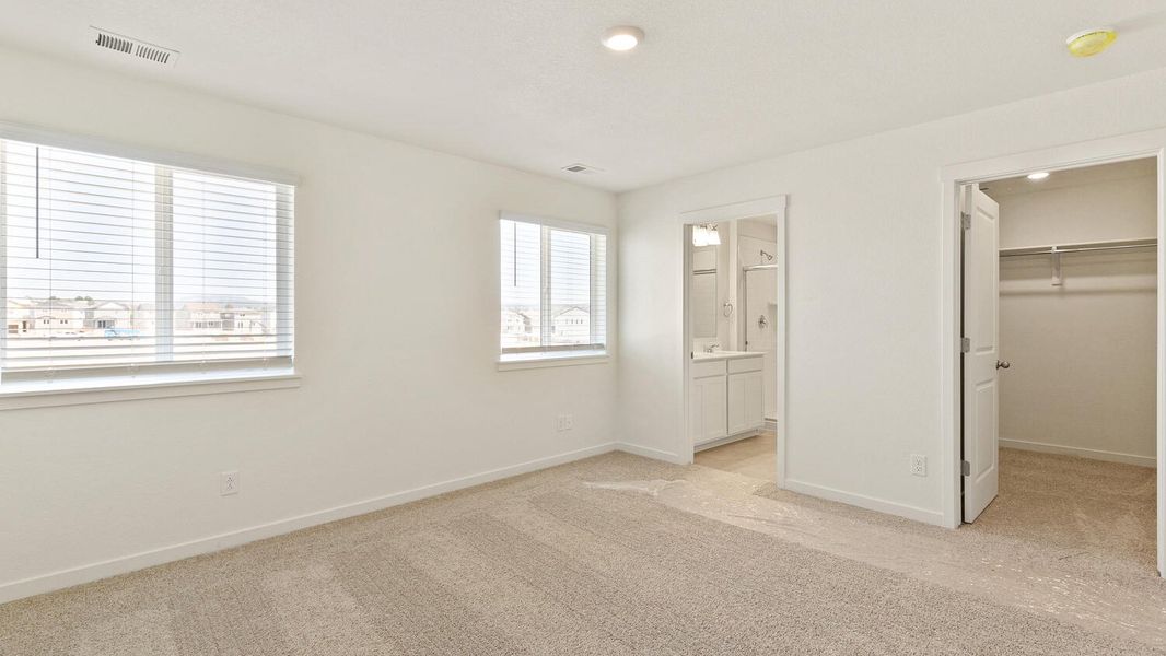 Spacious, unfurnished interior of a new home in The Ridge at Lorson Ranch, Colorado Springs (Image 12).