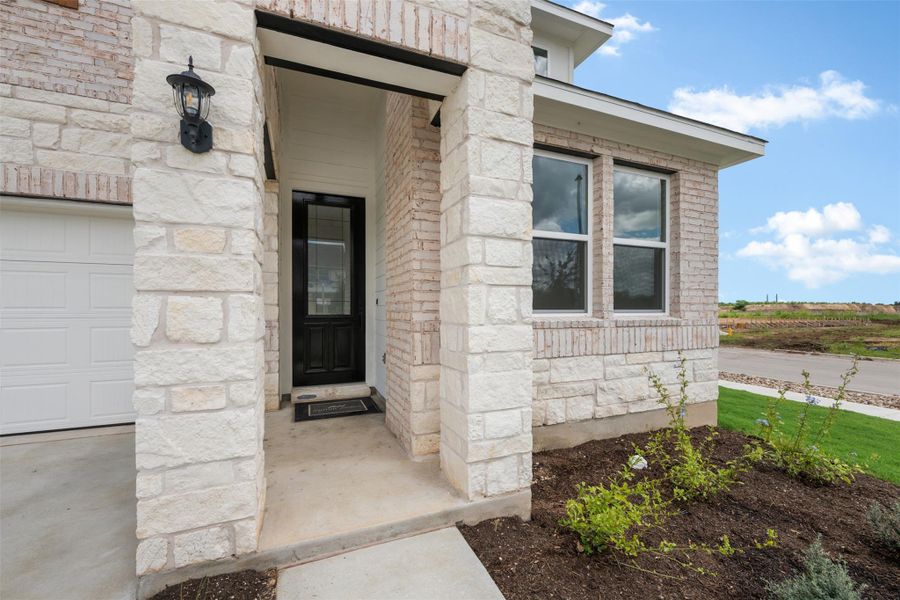 Exterior details and patio area of a home in Rolling Glen, Hutto (Image 4).