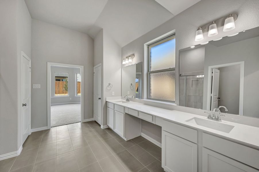 Owner's Bathroom Owner's Bathroom