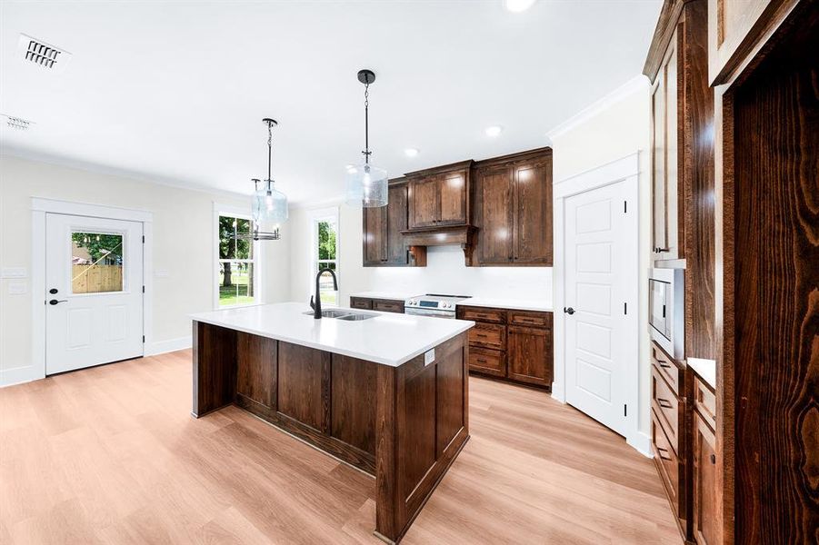 Furnished interior view inside a new home in , Mineola (Image 7).