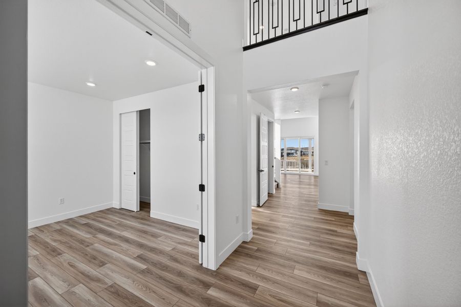 Spacious, unfurnished interior of a new home in Macanta, Castle Rock (Image 9).