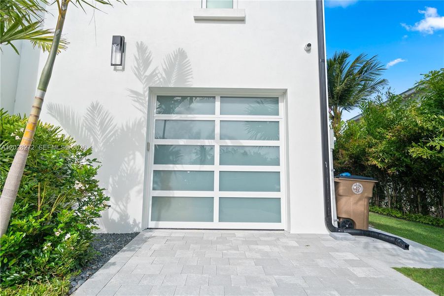 Exterior details and patio area of a home in , Marathon (Image 32).