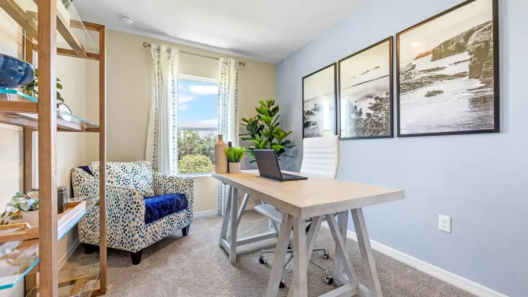 Representative furnished interior of a home built from the Pearson by D.R. Horton in Hawthorne Ranch Townhomes, Lakeland (Image 24).