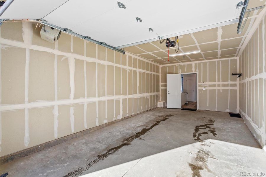 Spacious, unfurnished interior of a new home in , Fraser (Image 18).