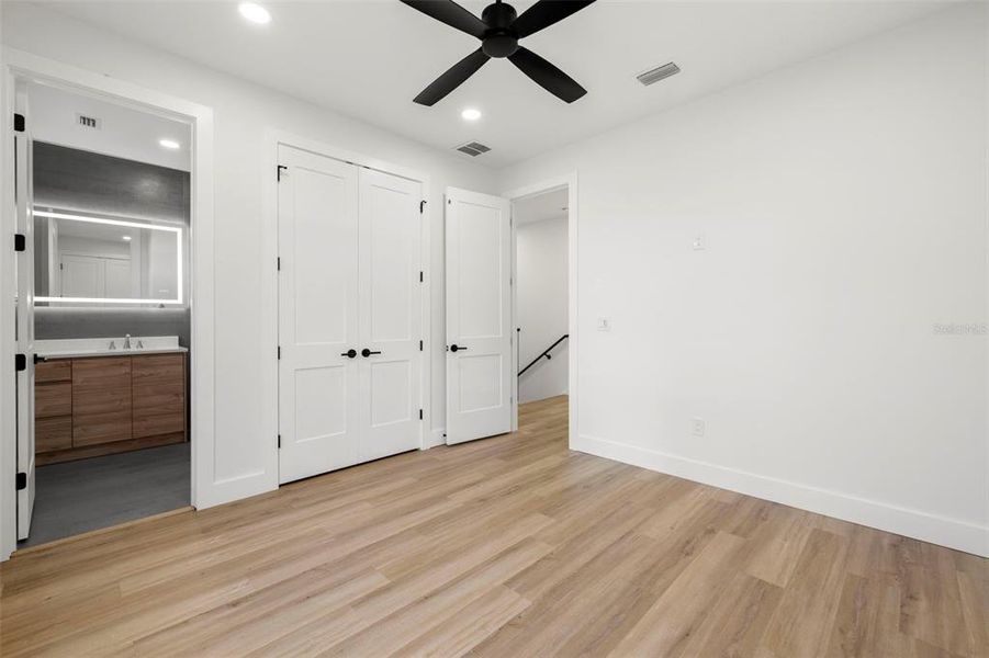 Spacious, unfurnished interior of a new home in , Tampa (Image 20).
