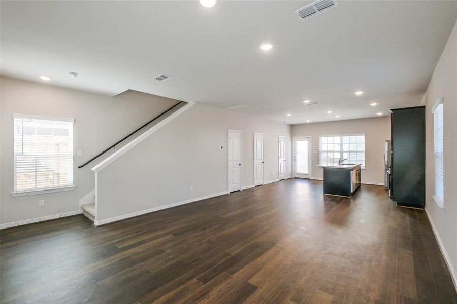 Spacious, unfurnished interior of a new home in , Houston (Image 25).